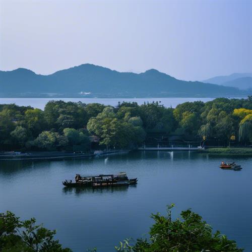 杭州西湖：一处集山水之美、文化底蕴与游玩娱乐于一身的旅游胜地